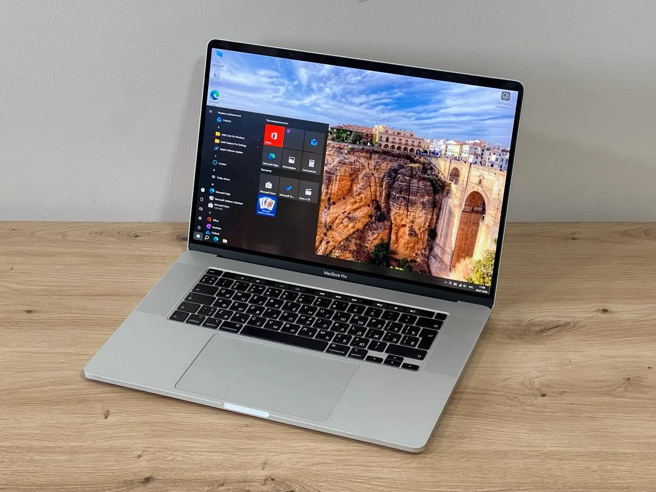 MacBook Pro 16 2019 i7/16/512 Radeon 5300M Белград 380 EUR 2
