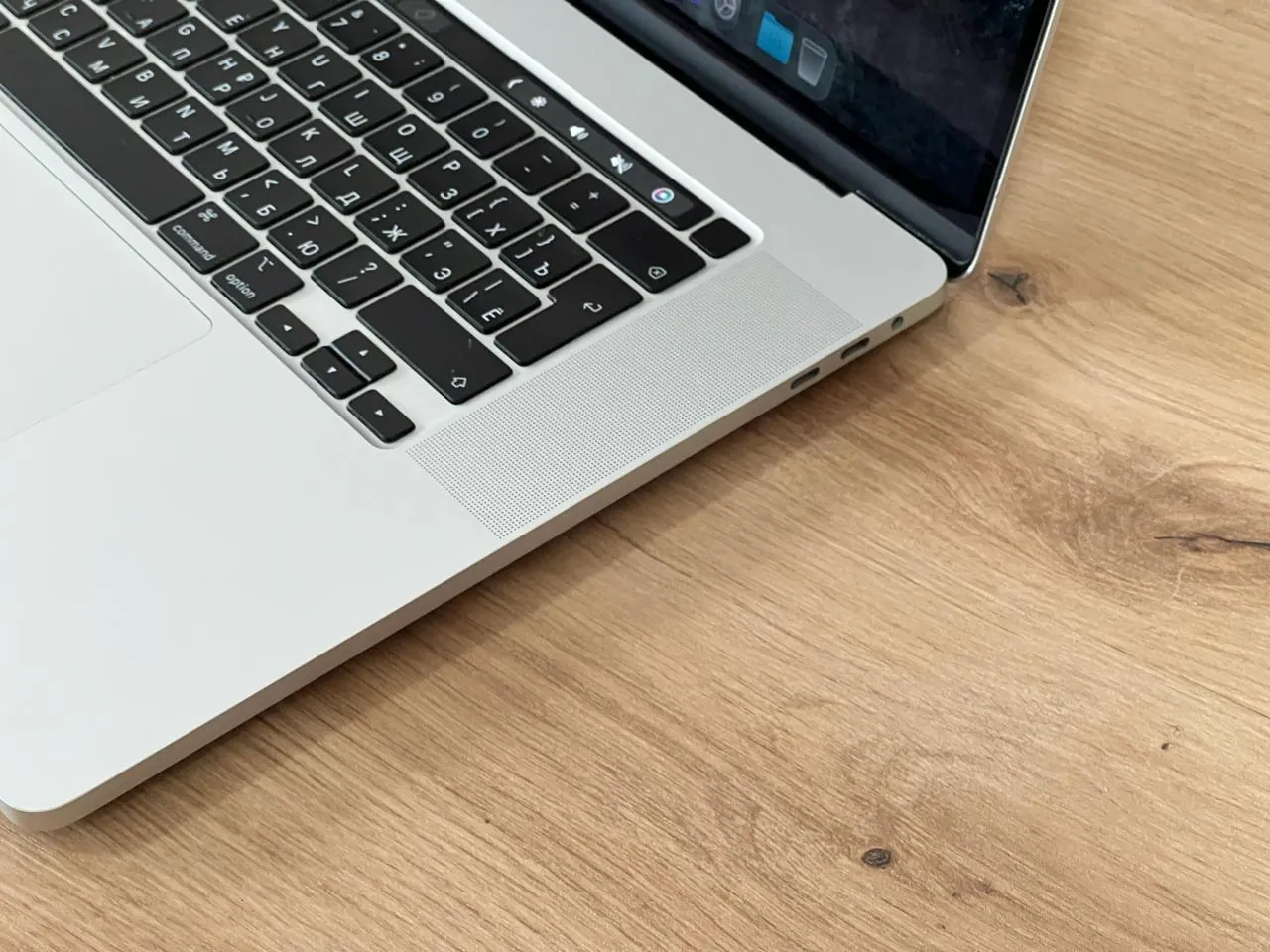MacBook Pro 16 2019 i7/16/512 Radeon 5300M Белград 380 EUR 4
