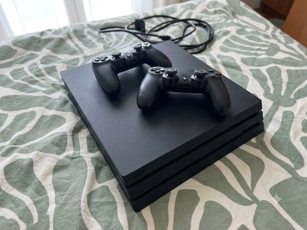 Sony PlayStation 4 Pro 1TB 1