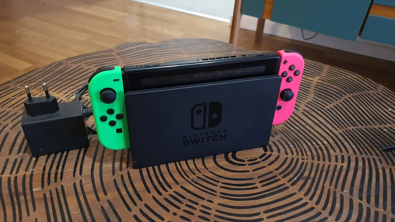 Nintendo Switch комплект с джойконами и картой памяти 5