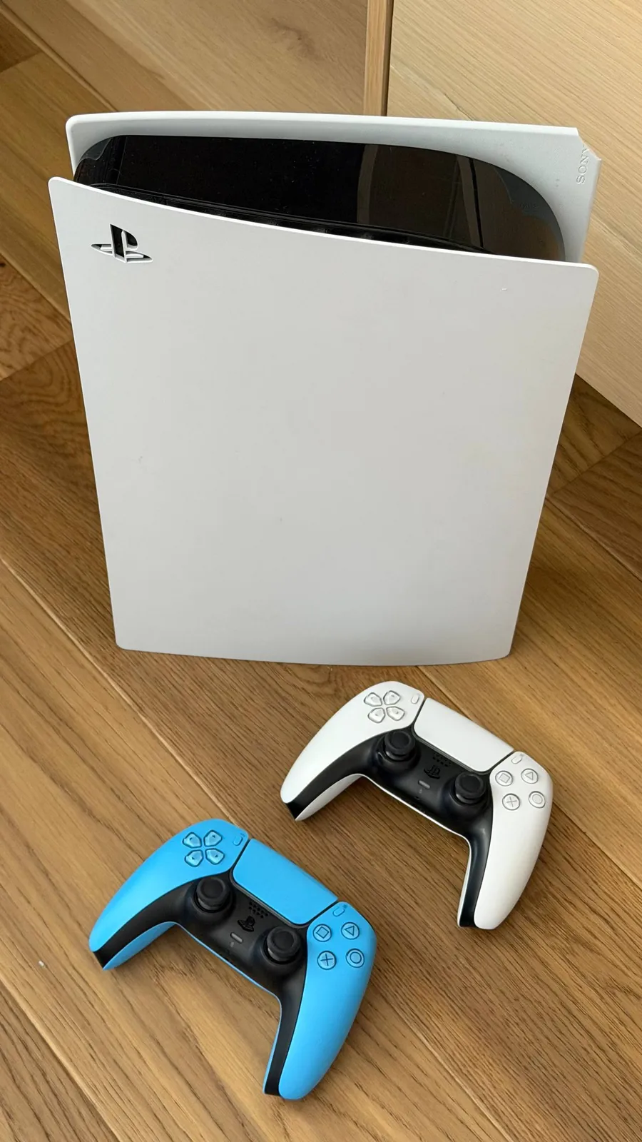 PlayStation 5 1ТБ с дисководом три джойстика 1