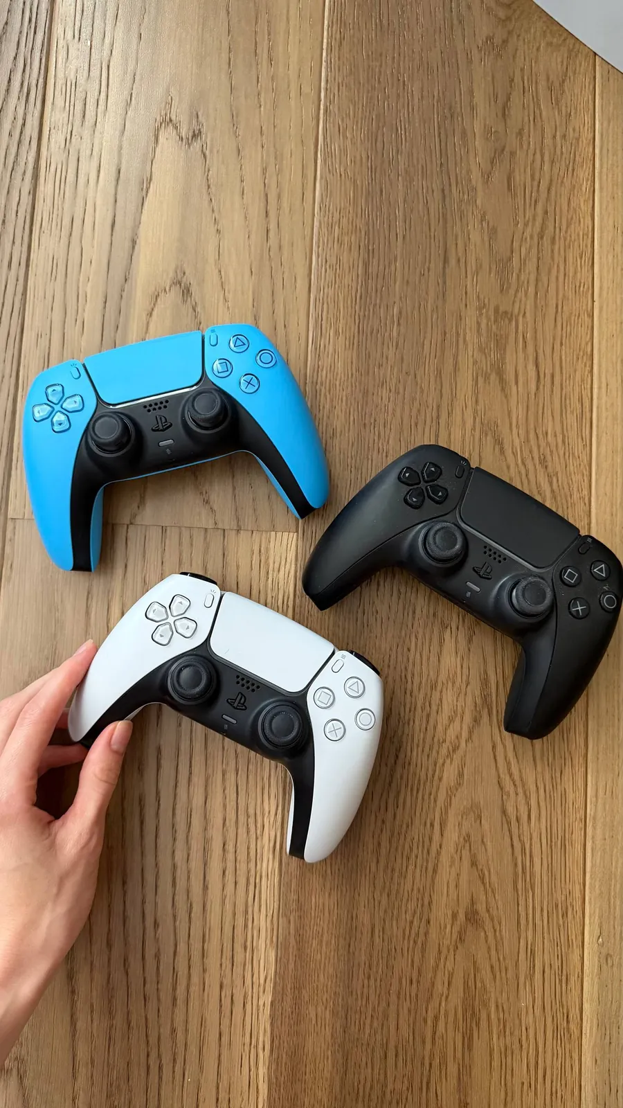 PlayStation 5 1ТБ с дисководом три джойстика 3