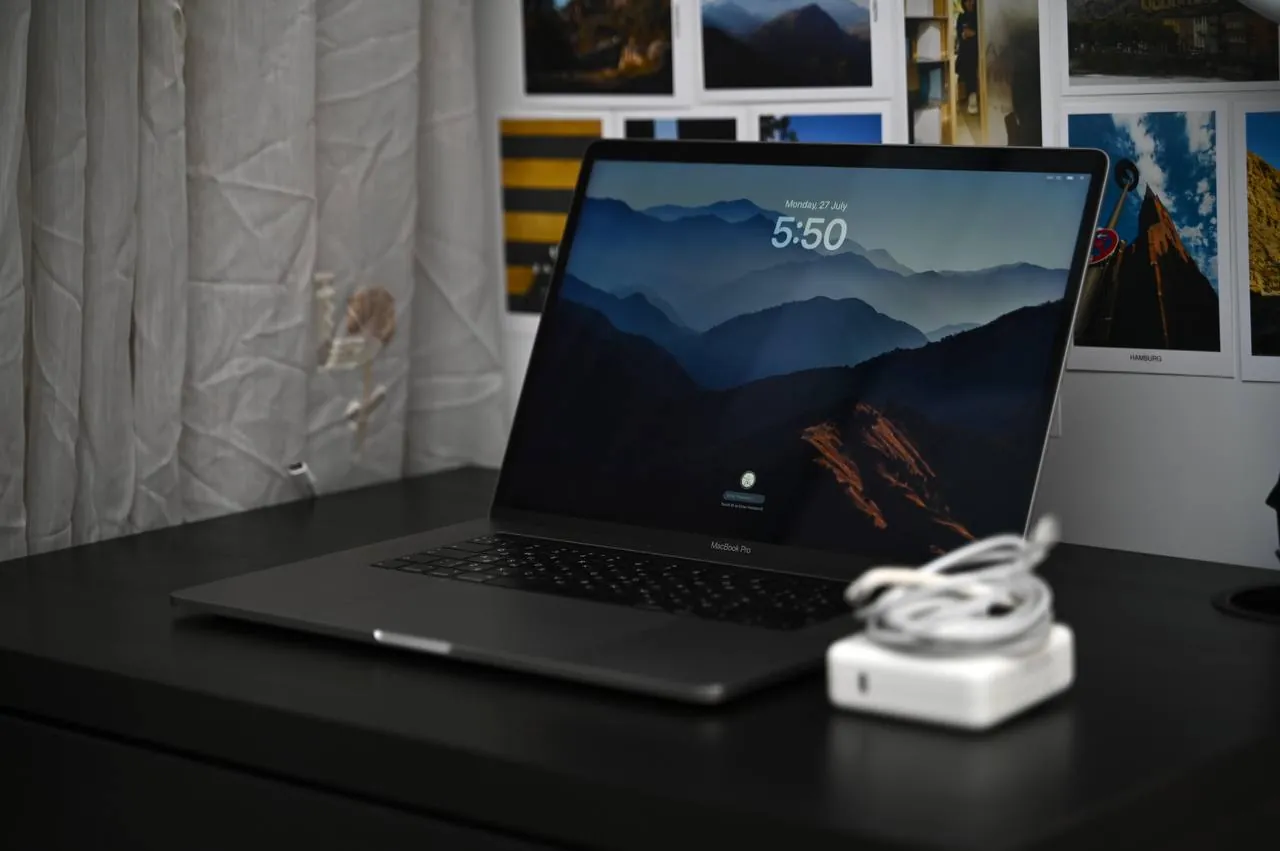 MacBook Pro 15 2019 i7 16GB хорошее состояние 3