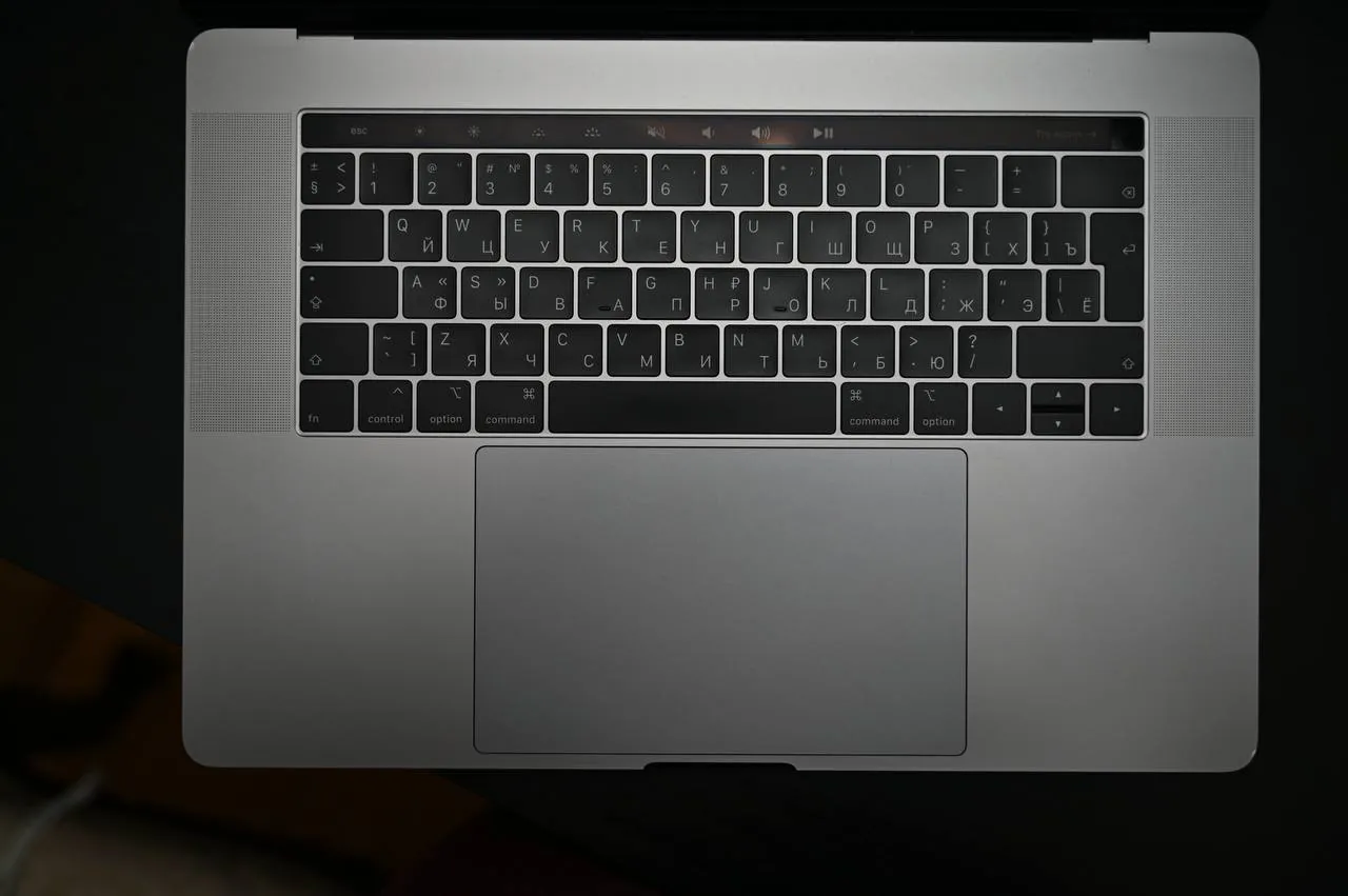 MacBook Pro 15 2019 i7 16GB хорошее состояние 4