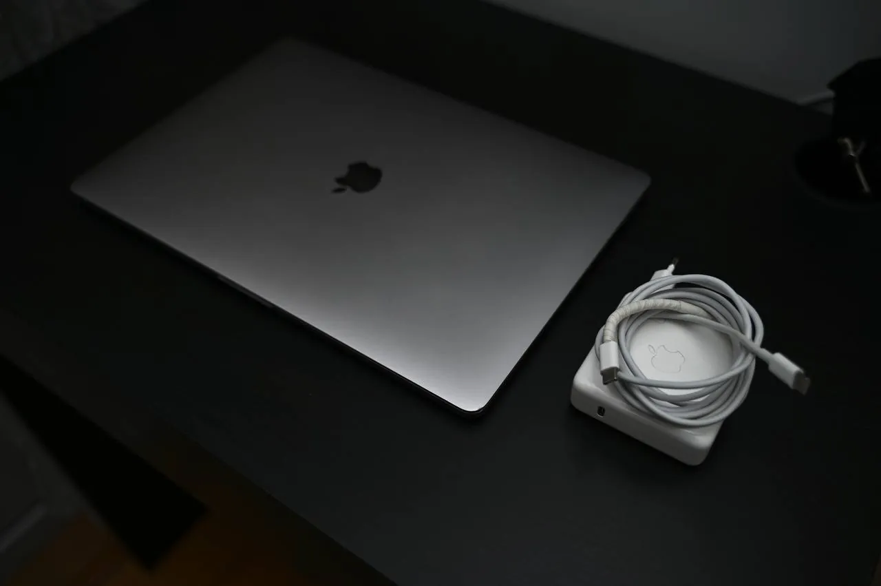 MacBook Pro 15 2019 i7 16GB хорошее состояние 2