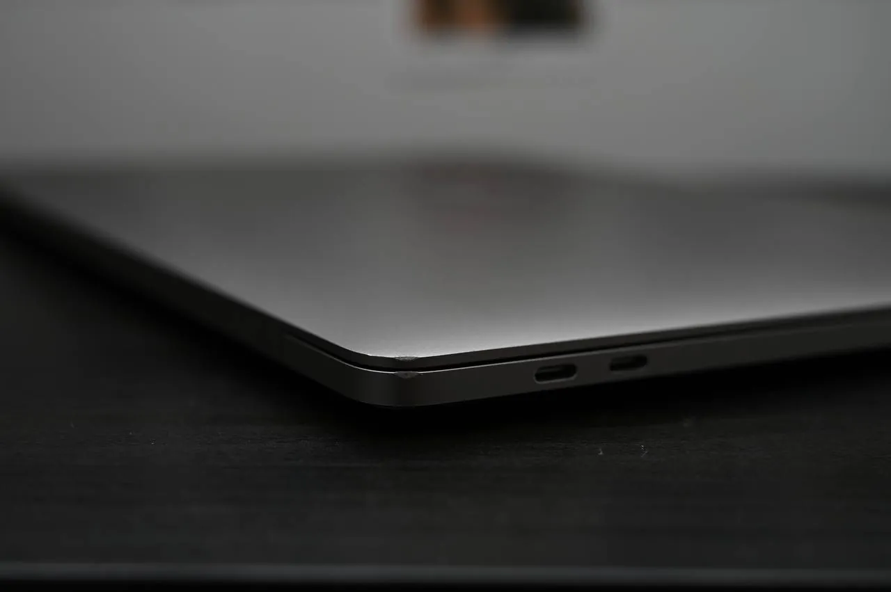 MacBook Pro 15 2019 i7 16GB хорошее состояние 6