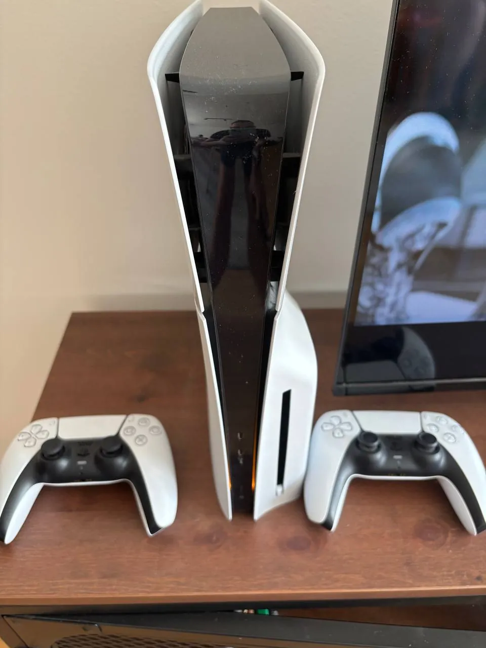 PlayStation 5 Slim 1ТБ два геймпада 1