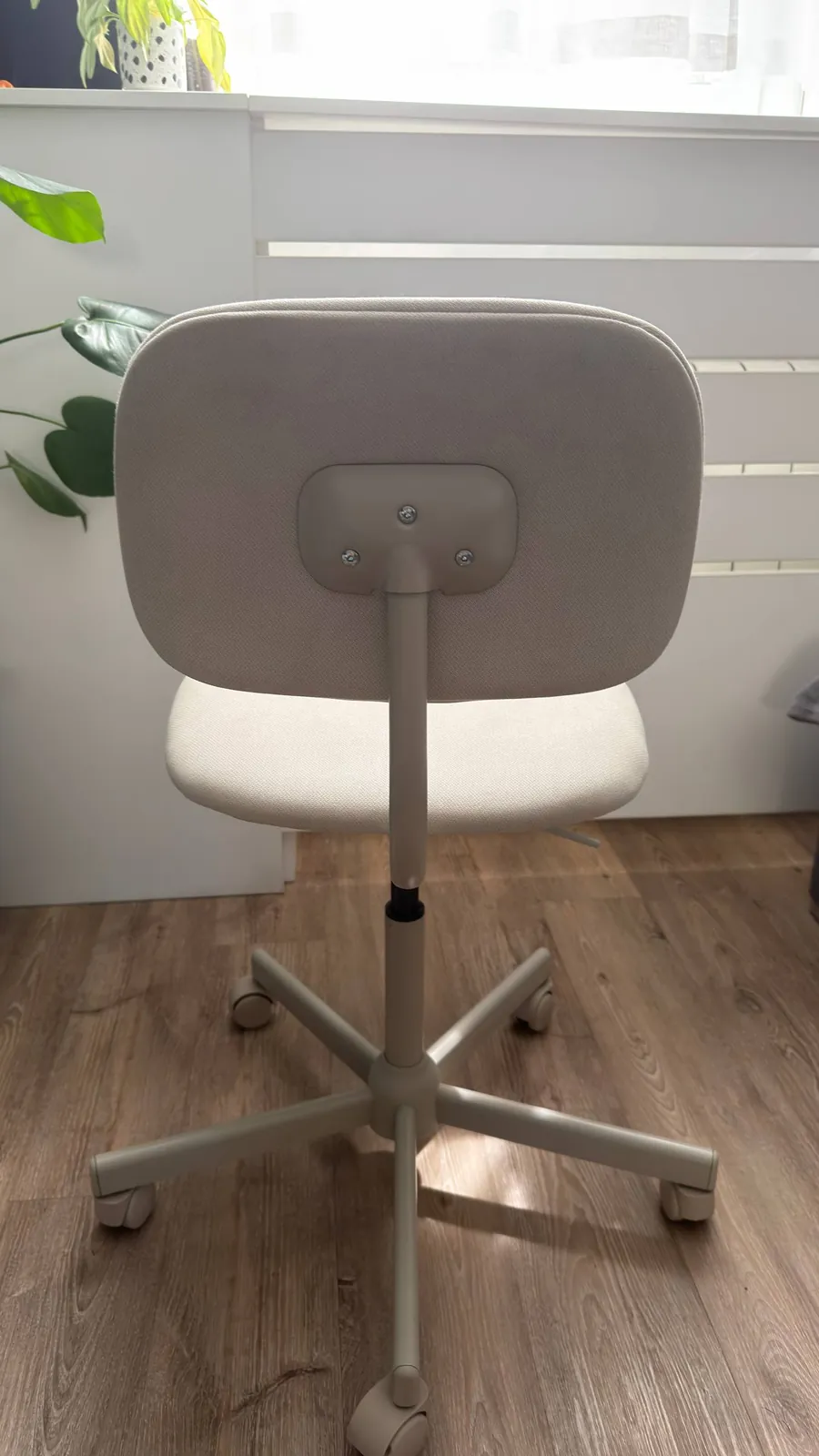 Офисный стул IKEA регулируемый 3