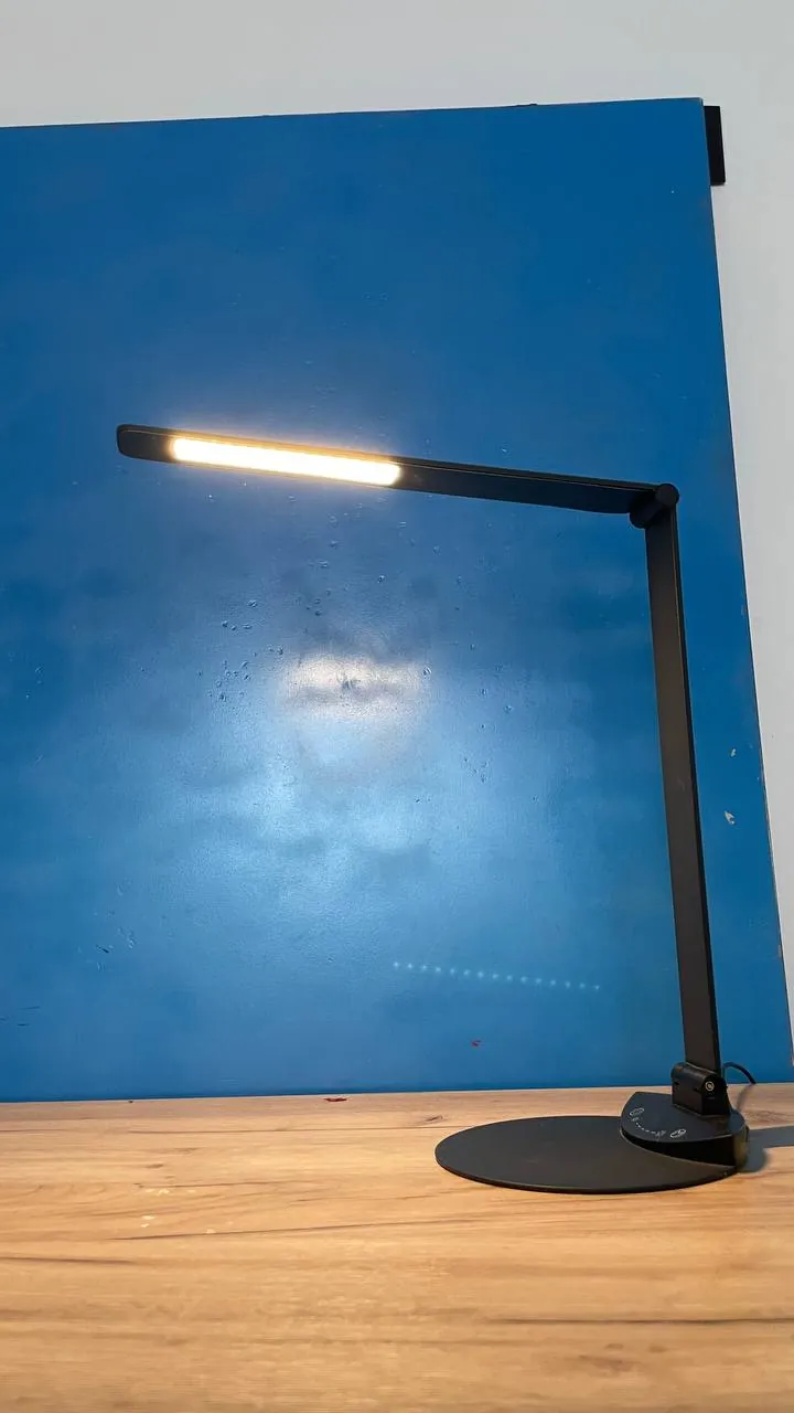 Настольная LED-лампа чёрная регулируемая 7