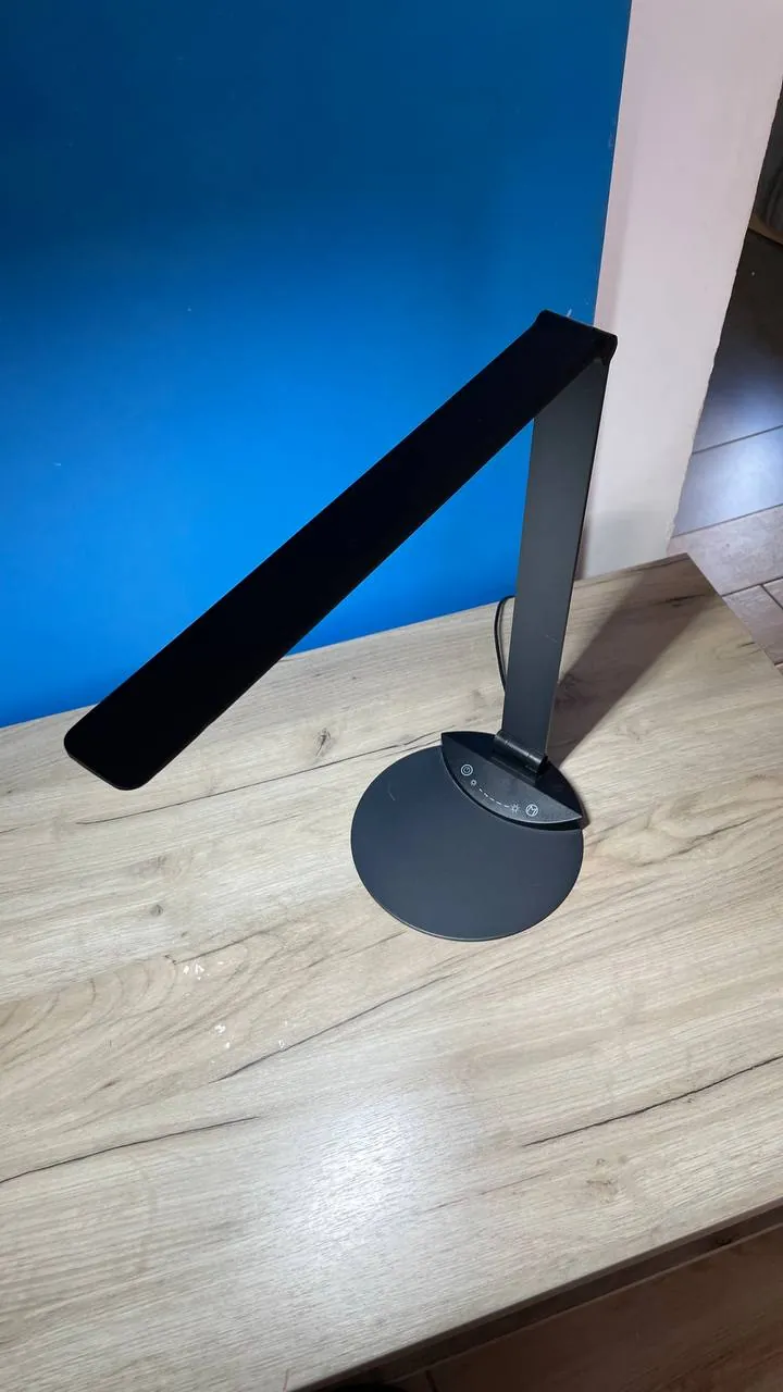 Настольная LED-лампа чёрная регулируемая 5