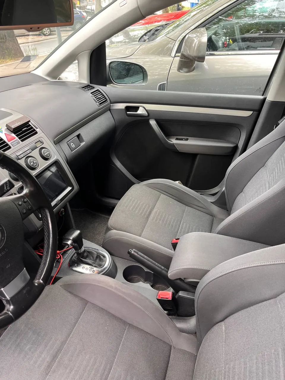 Volkswagen Touran 1.4 бензин автомат 2009 3
