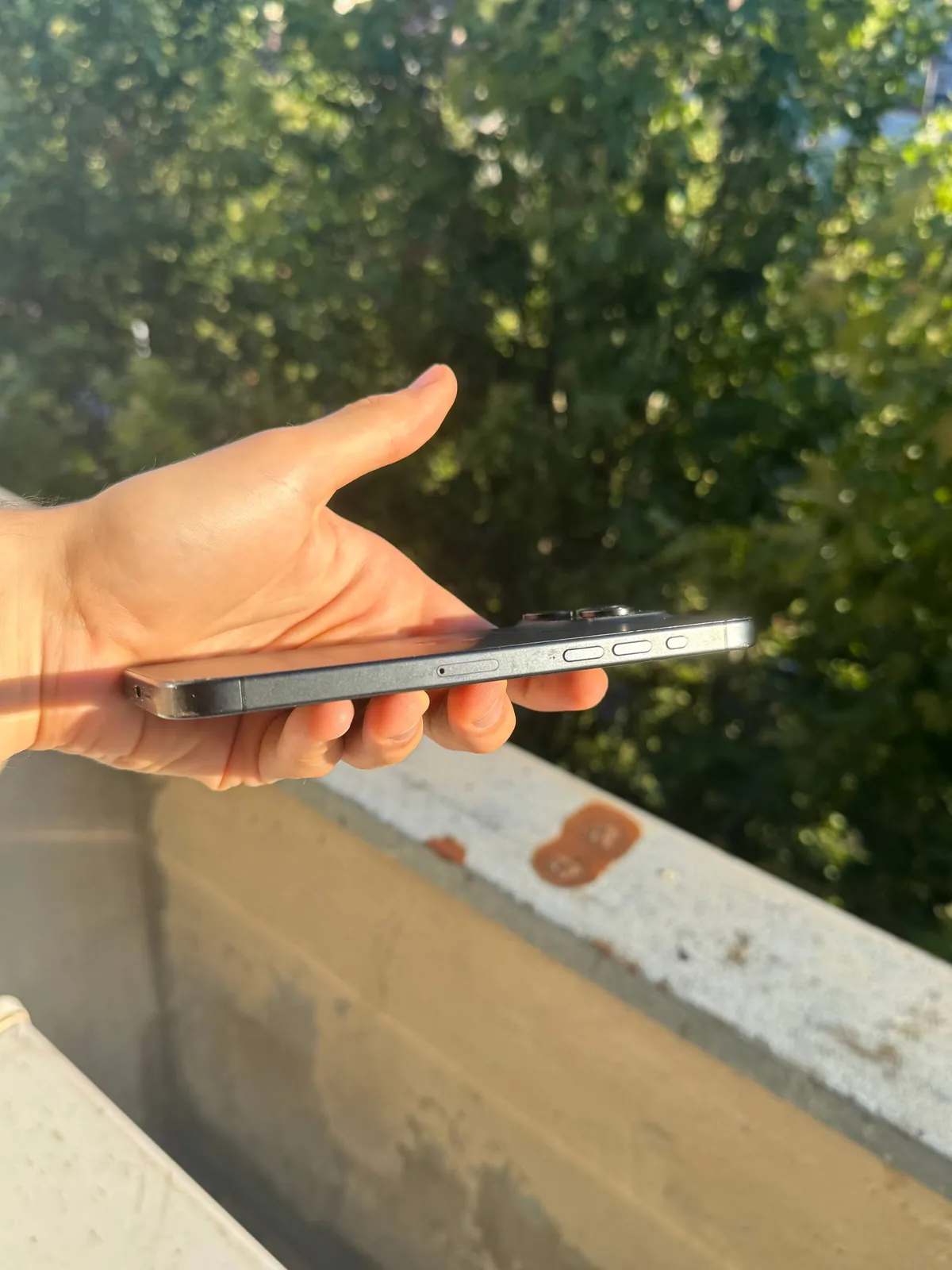 iPhone 15 Pro Max 256 ГБ трещина заднего стекла 4