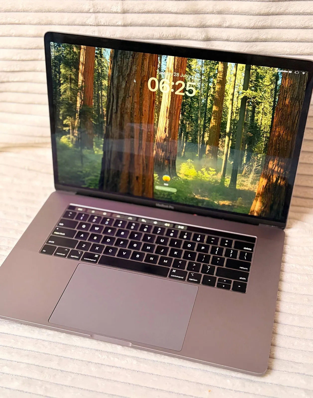 **MacBook Pro 15" (2018)** 1