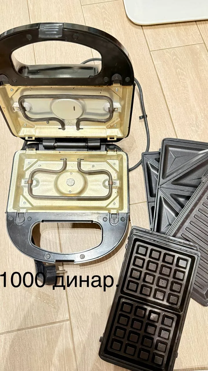 Вафельница работает исправно, в основном пользовалась формой для вафель. Белград, Врачар. 3