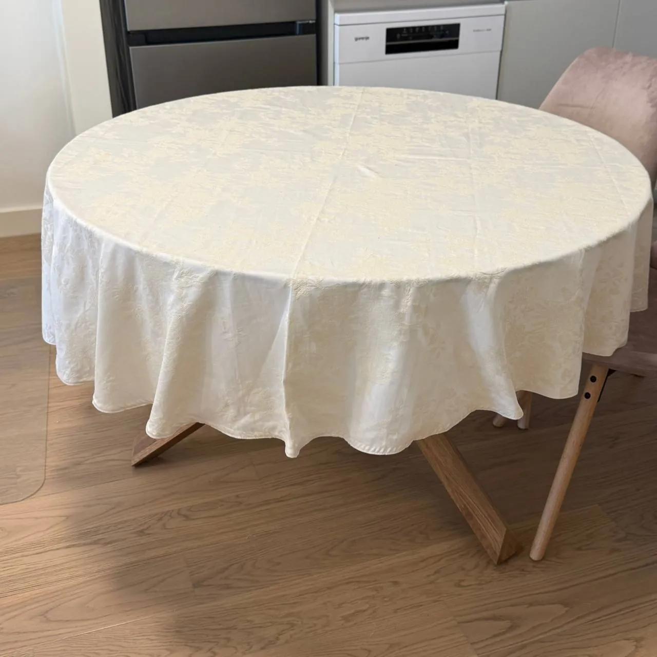 🔘Круглая скатерть **Zara Home** (180 см) — **4 500 RSD** (Новая стоит 7 590) 1
