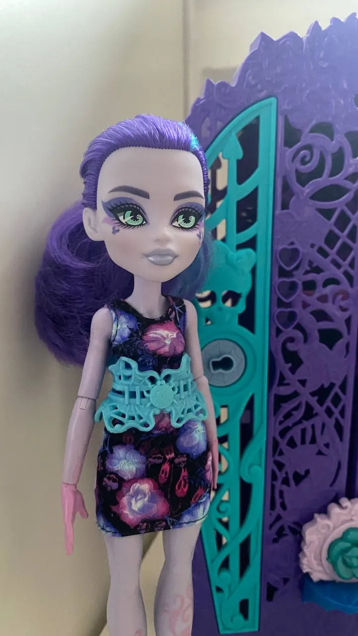Кукла Monster High Спектра со шкафом 2