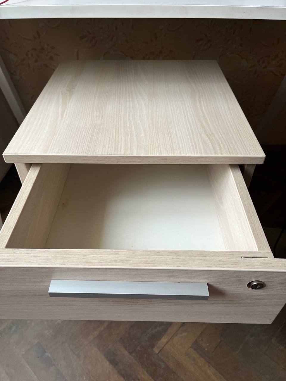 Мобильные тумбы на колесиках 2