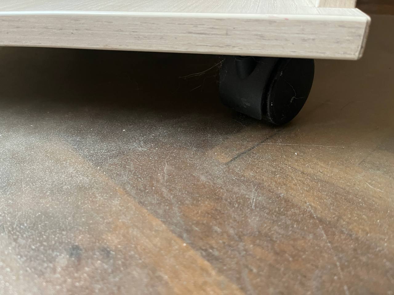 Мобильные тумбы на колесиках 3