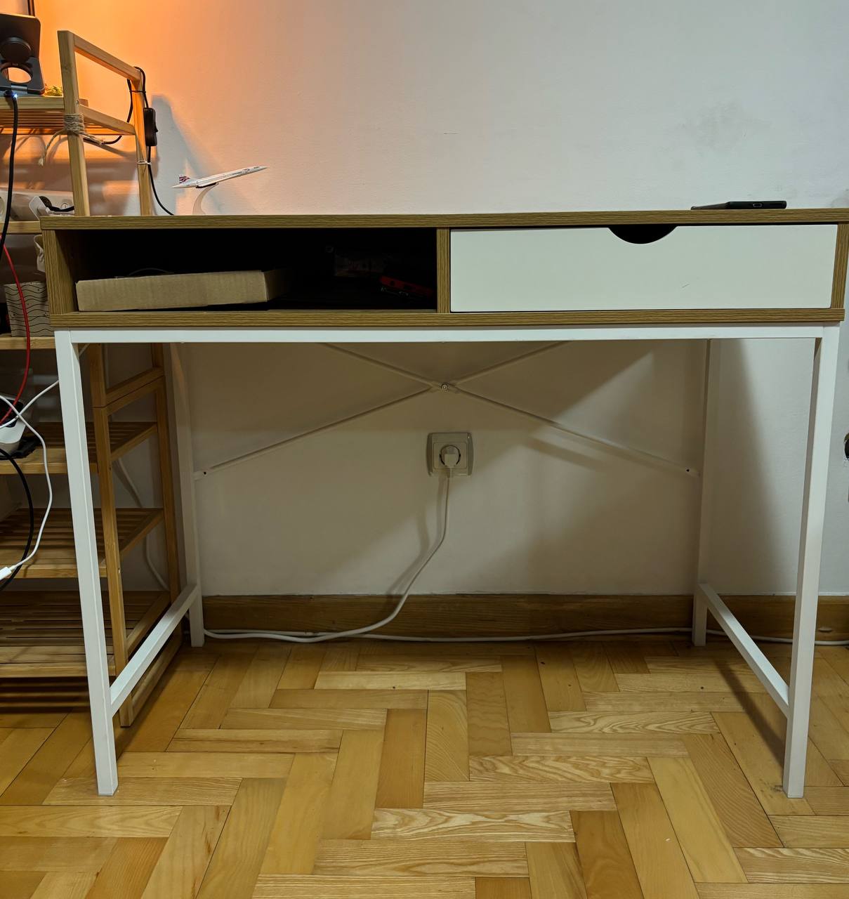 Стол Jysk TRAPPEDAL 1