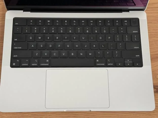MacBook Pro 14 M1 Max 64 ГБ 1 ТБ Silver 2
