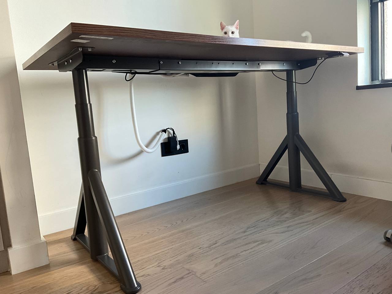 Стол с электрической регулировкой высоты IDÅSEN 2