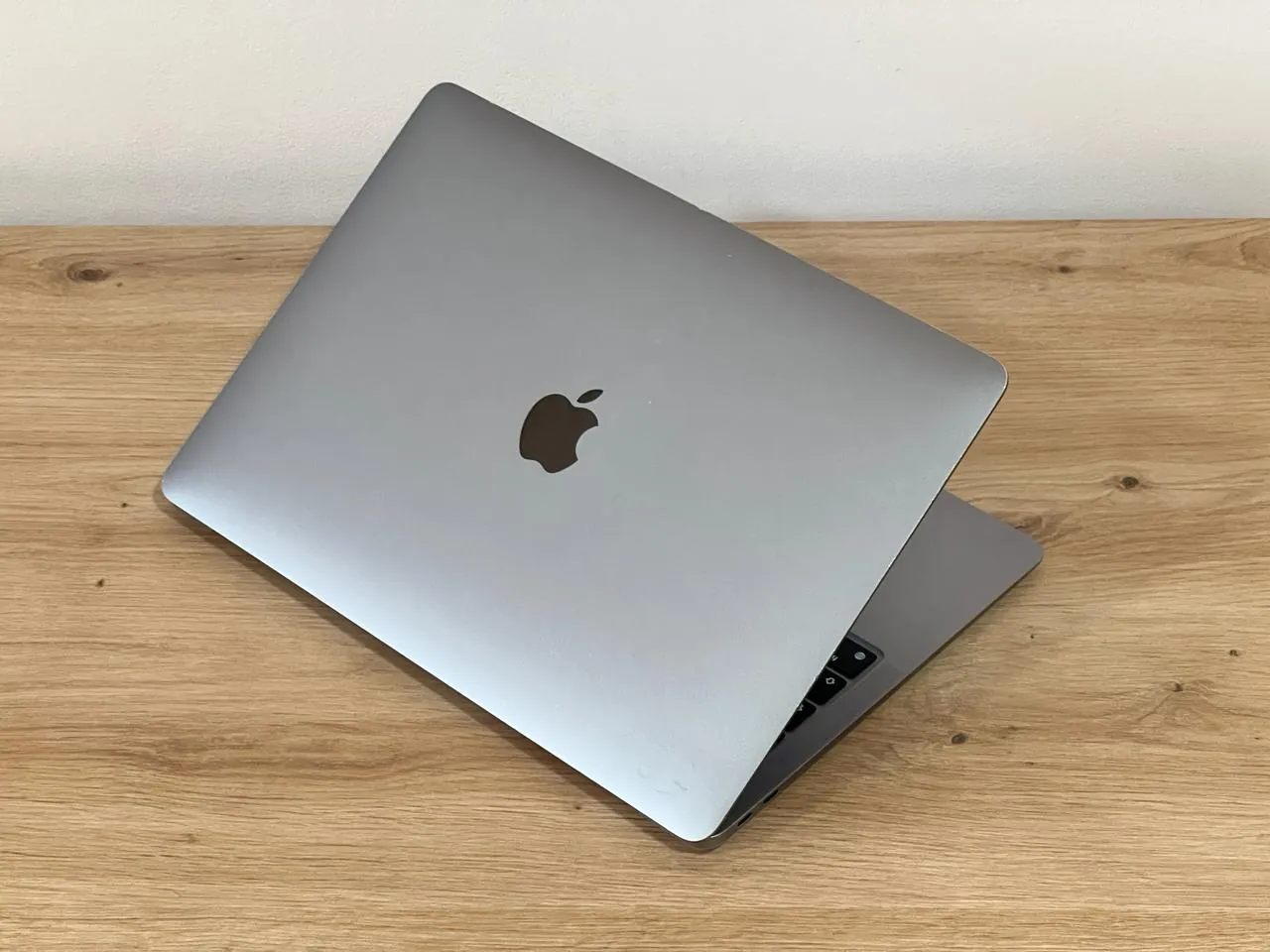MacBook Air 13 M1 2020 8GB 256GB 4