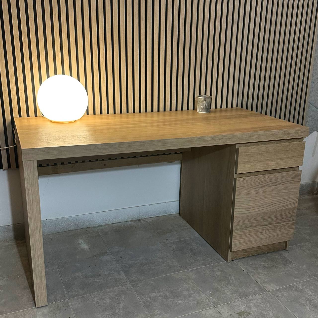 Письменный стол IKEA MALM 1