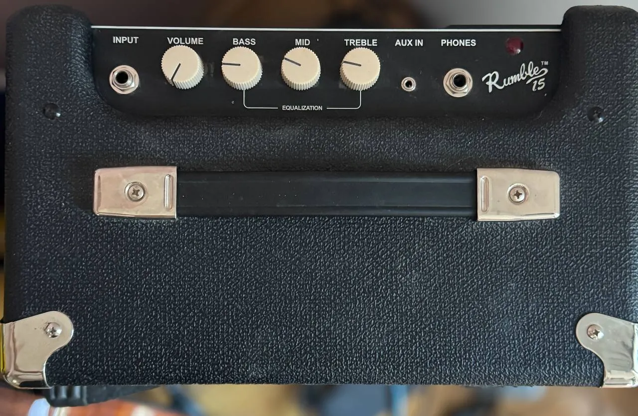 Комбоусилитель Fender Rumble 15 для бас 2