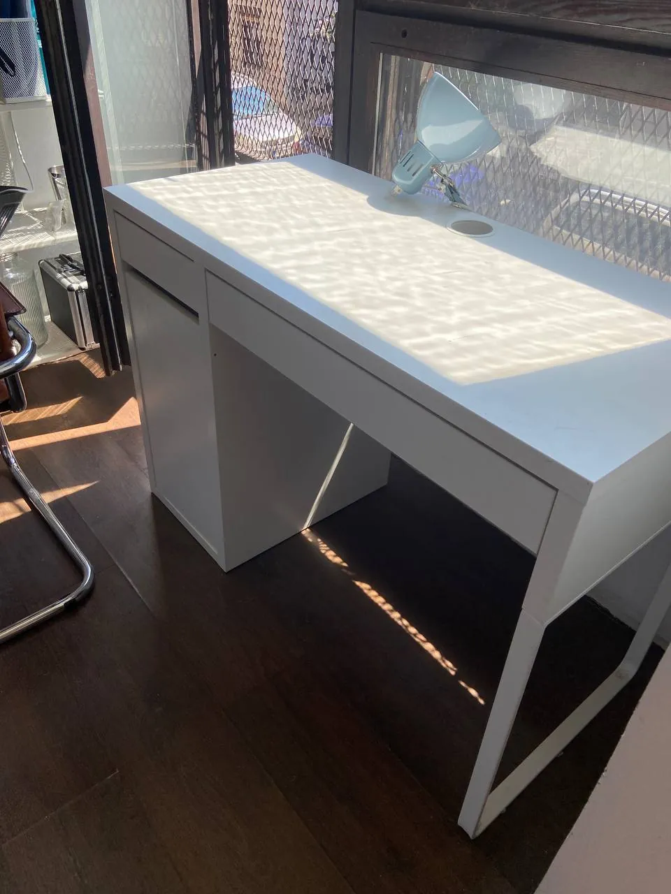 Письменный стол IKEA MICKE б/у 1