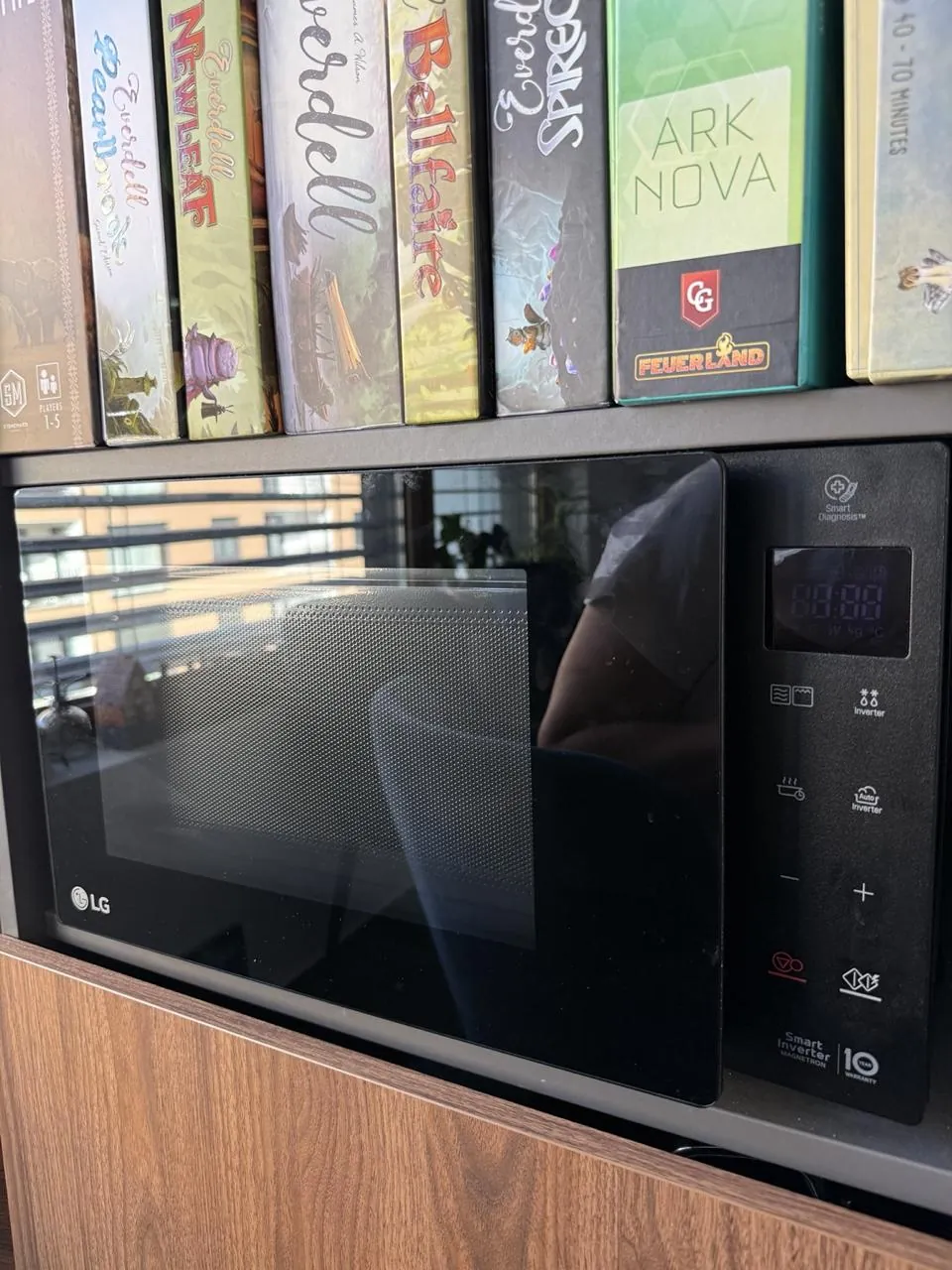 Микроволновая печь LG Smart Inverter 1