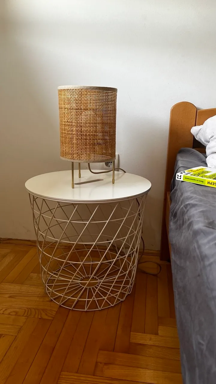 Столик IKEA и лампа JYSK 1