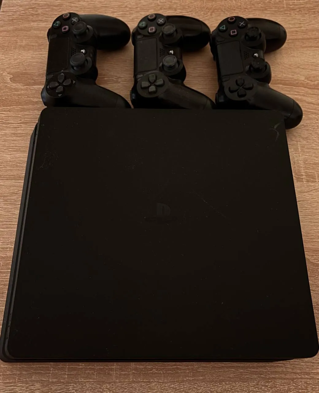 PlayStation 4 Slim 3 геймпада PS Plus 2 месяца 1