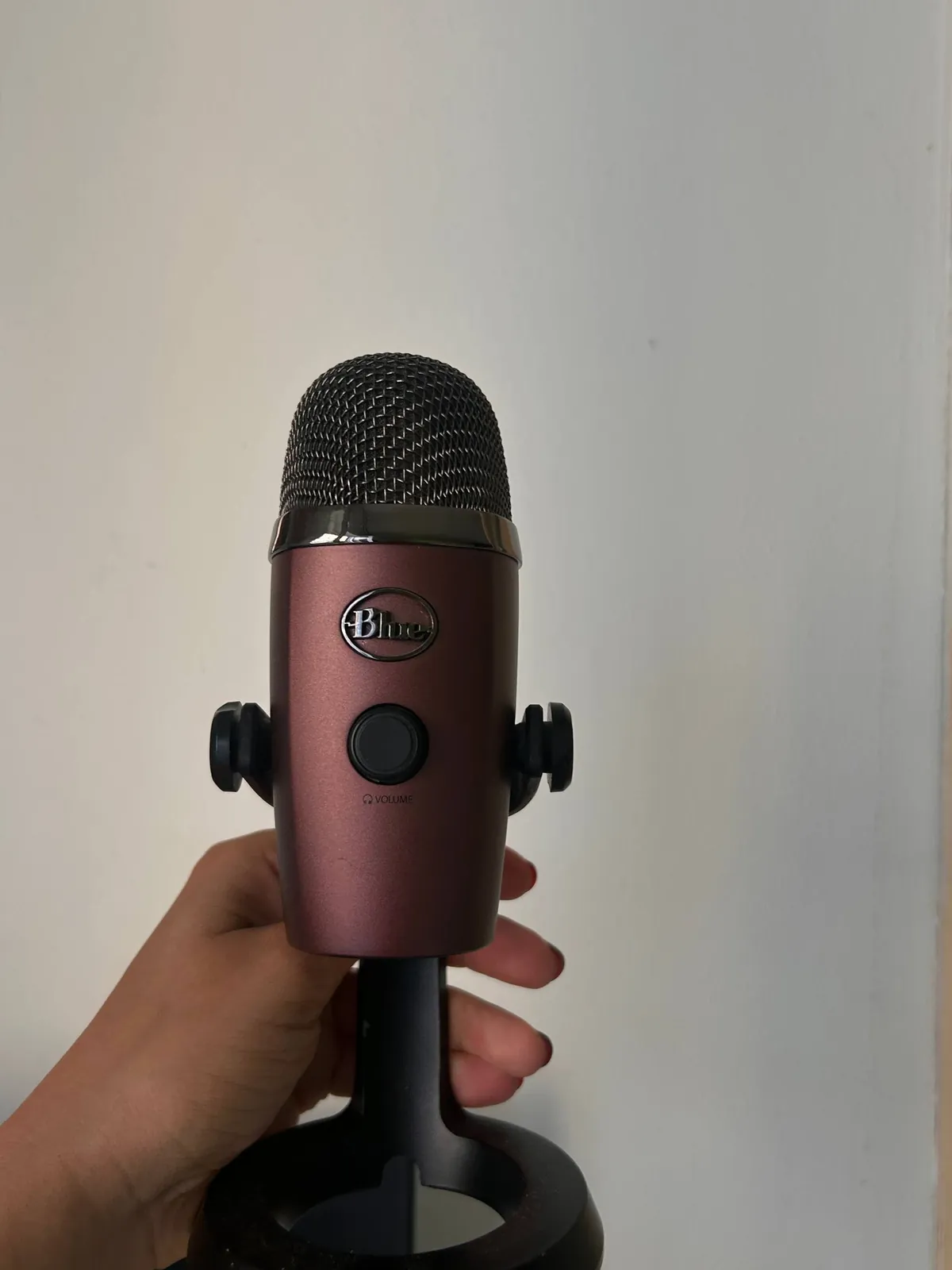 Микрофон Blue Yeti Nano 1