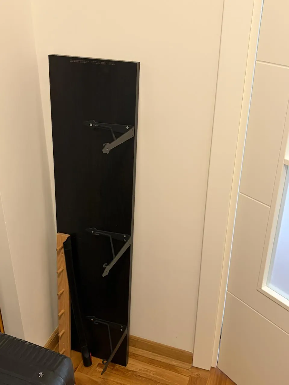 Полка IKEA BERGSHULT с кронштейнами 1