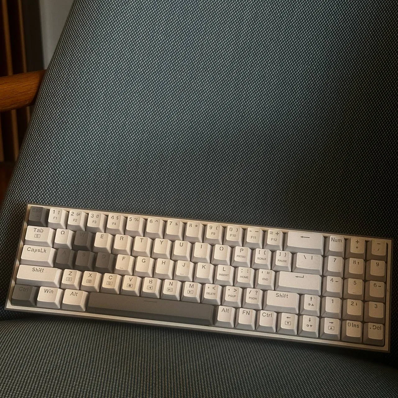 Клавиатура Redragon Pollux K628WG-RGB беспроводная 1