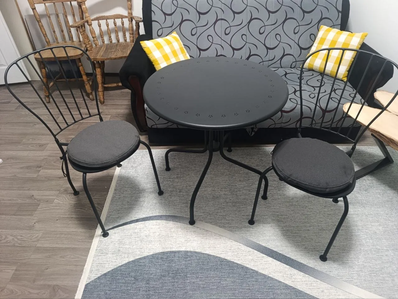 Продам металлический стол с двумя стульями IKEA. В отличном состоянии, не поцарапанный. Столешниц... 1