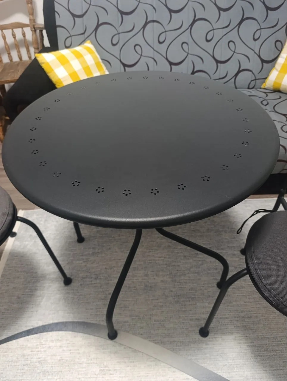 Продам металлический стол с двумя стульями IKEA. В отличном состоянии, не поцарапанный. Столешниц... 2
