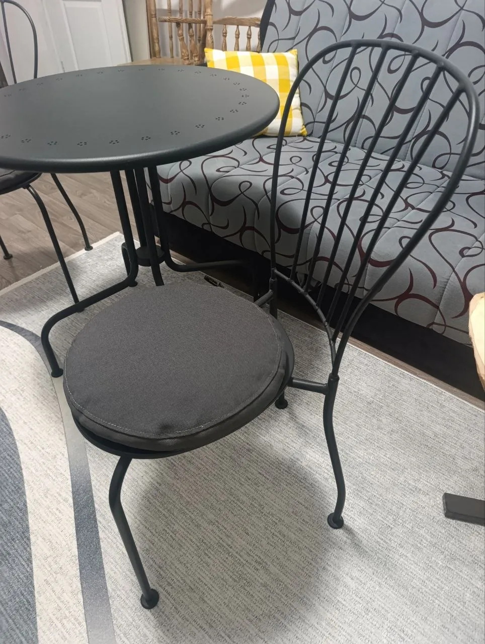 Продам металлический стол с двумя стульями IKEA. В отличном состоянии, не поцарапанный. Столешниц... 3