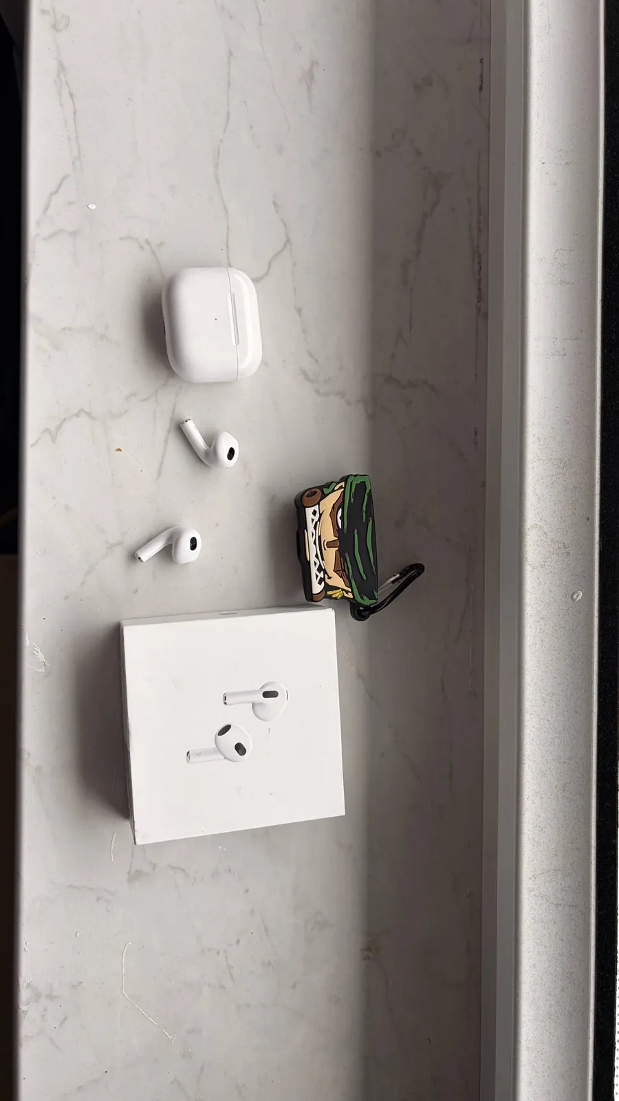 Продаю свои наушники Apple airpods 3 полностью в рабочем состоянии. в комплекте коробка, наушники... 8
