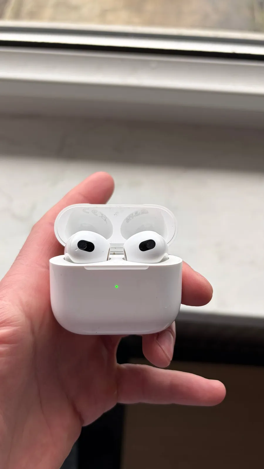 Продаю свои наушники Apple airpods 3 полностью в рабочем состоянии. в комплекте коробка, наушники... 1