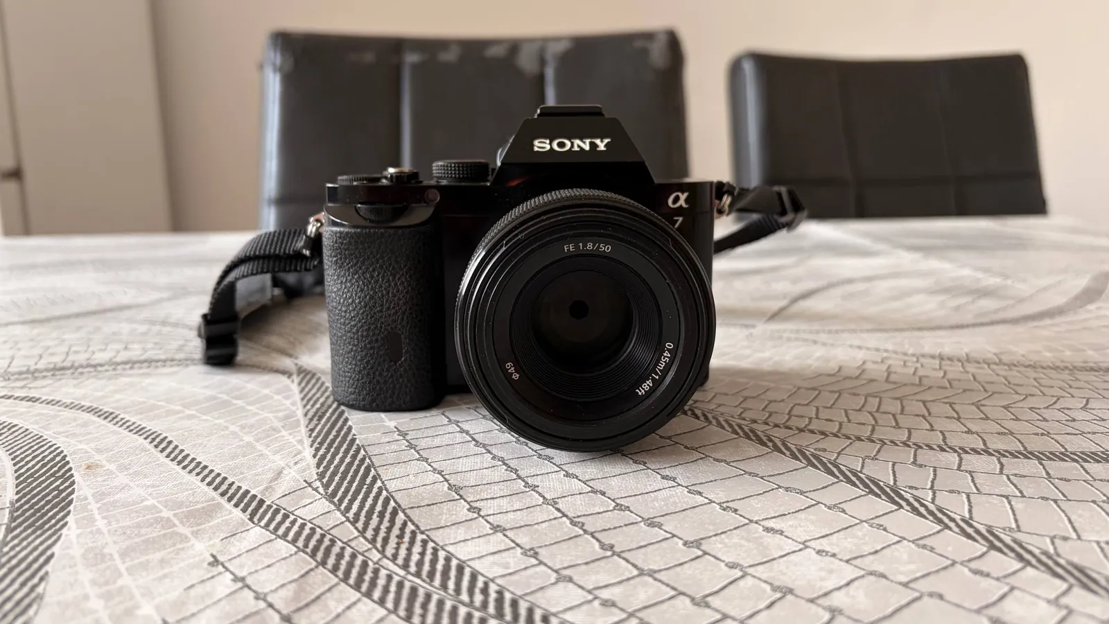 Продаю камеру Sony Alpha 7 первой модели. Камера беззеркальная, профессиональная, в хорошем состо... 1