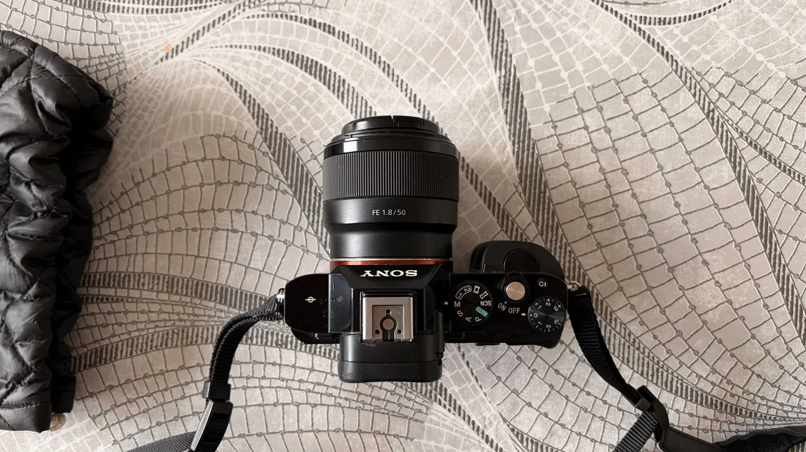 Продаю камеру Sony Alpha 7 первой модели. Камера беззеркальная, профессиональная, в хорошем состо... 2