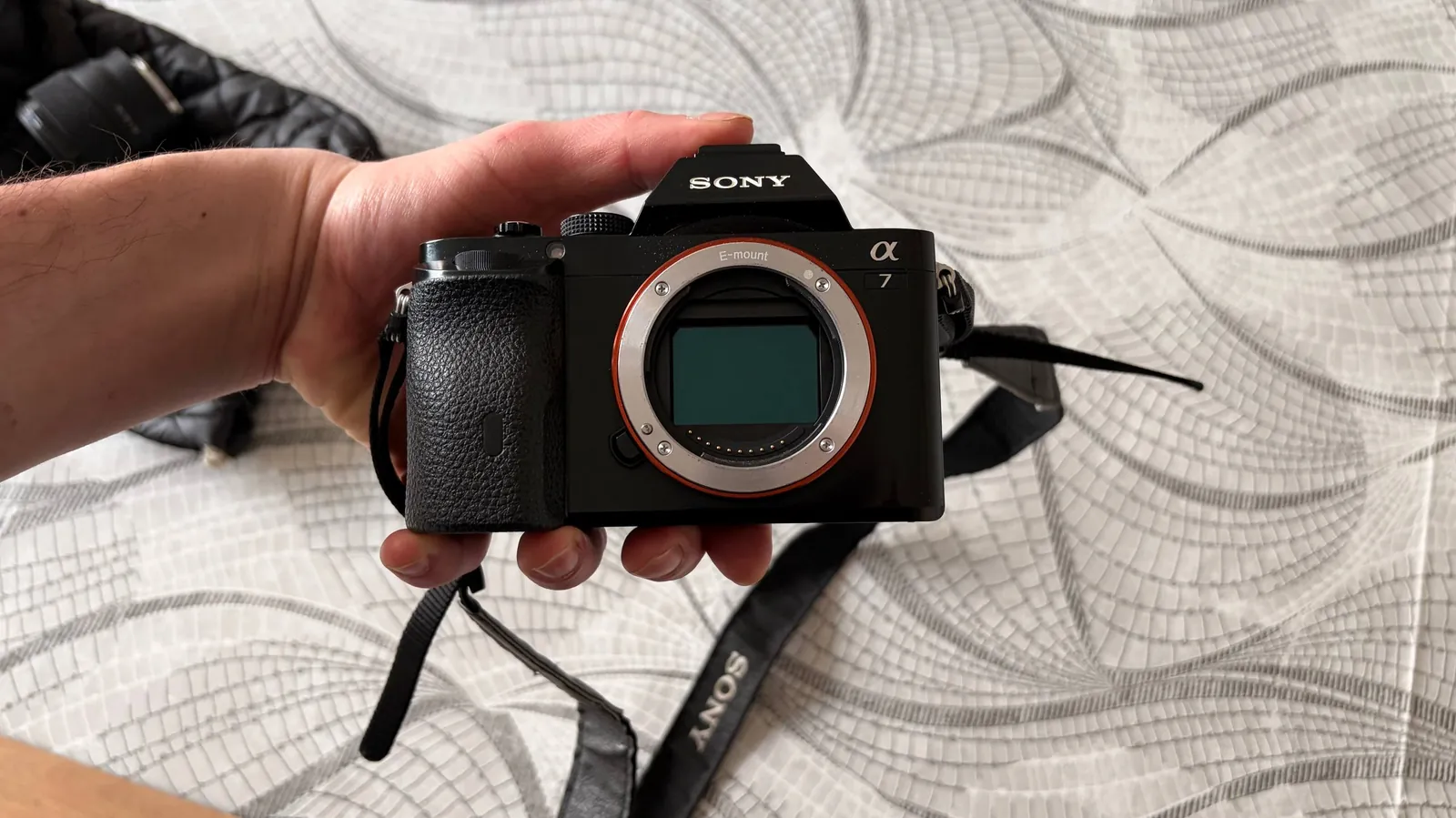 Продаю камеру Sony Alpha 7 первой модели. Камера беззеркальная, профессиональная, в хорошем состо... 3