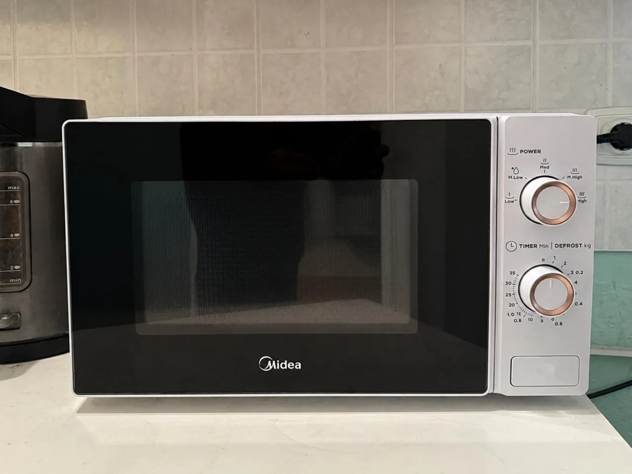 Микроволновая печь Midea MM720C2AT-W 20 л 700 Вт 1