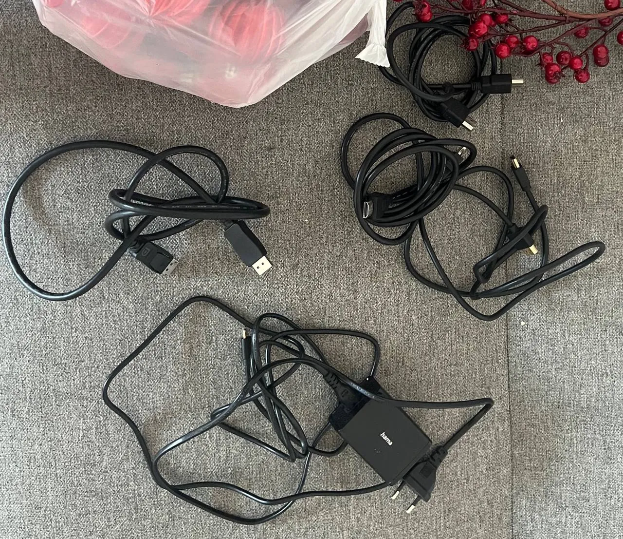 Кабели HDMI DisplayPort + зарядка ноутбука HAMA USB-C 65W 1
