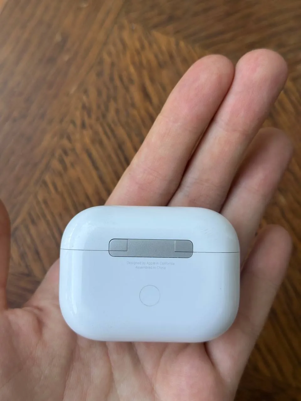 AirPods Pro 2 с двумя чехлами 2