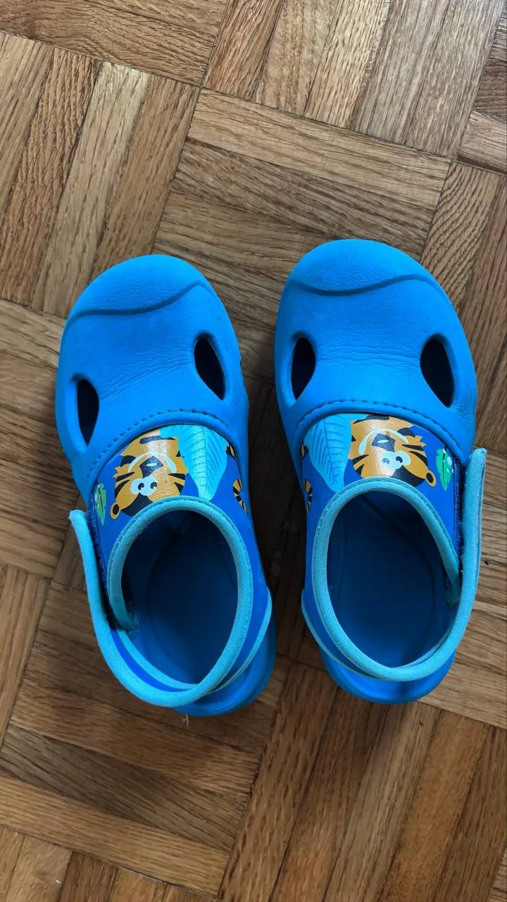 Миска собаки обувь Декатлон Crocs 2