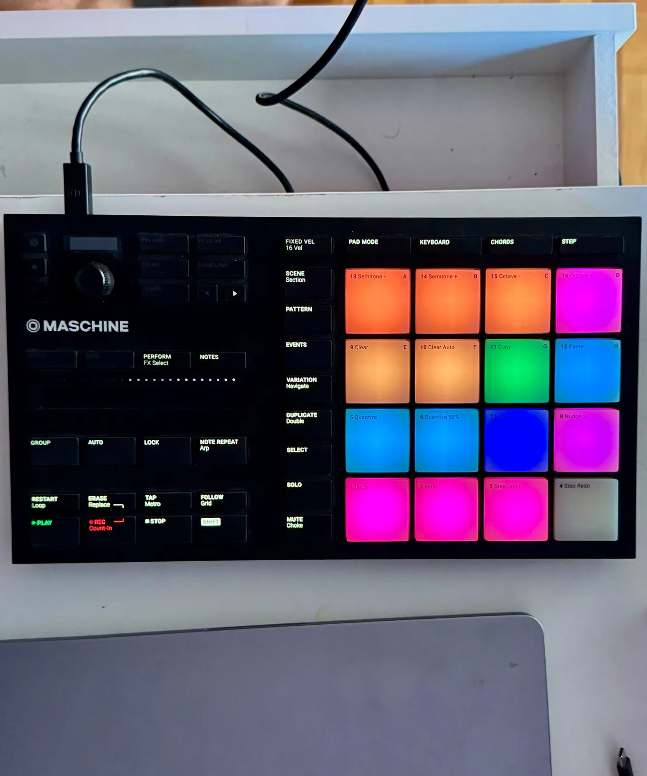 MIDI-контроллер Native Instruments Maschine Micro MK3 1