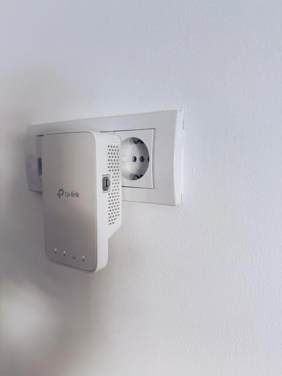 Wi-Fi репитер TP-Link RE330 AC1200 2