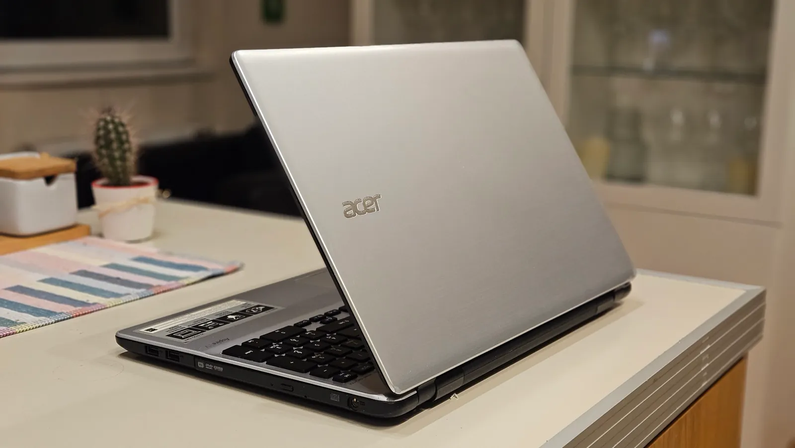 Ноутбук Acer Aspire V15 i7 12GB Нови-Сад 2
